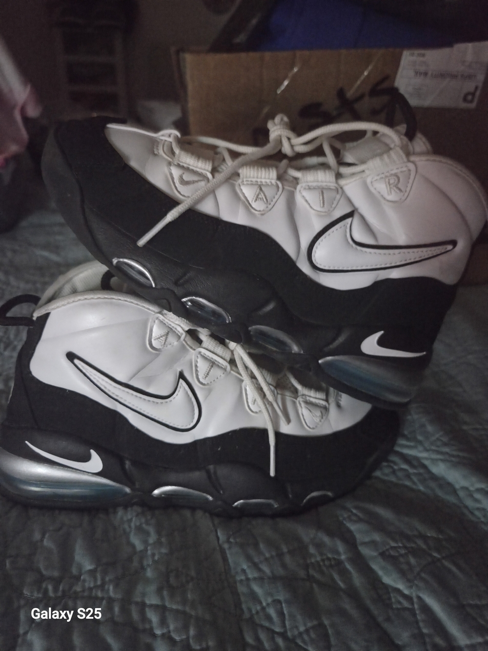 Nike Men’s Black and White Retro Air-Style Athletic Sneakers Air Uptempo